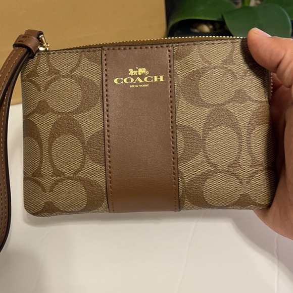 Signature Coach wristlet - Picture 3 of 4